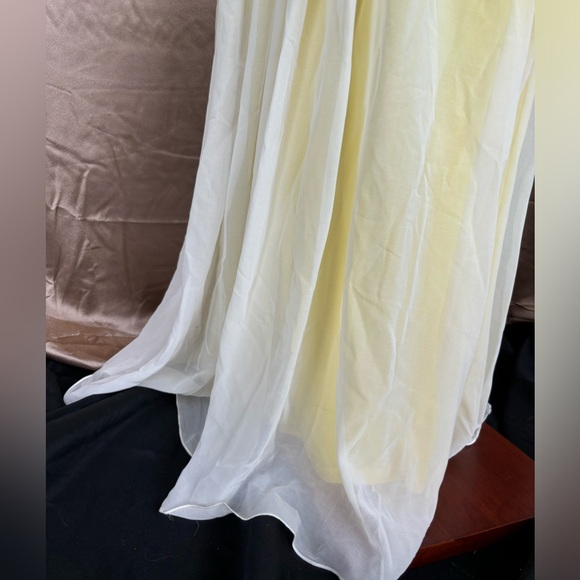 Strapless yellow gown - Picture 6 of 8